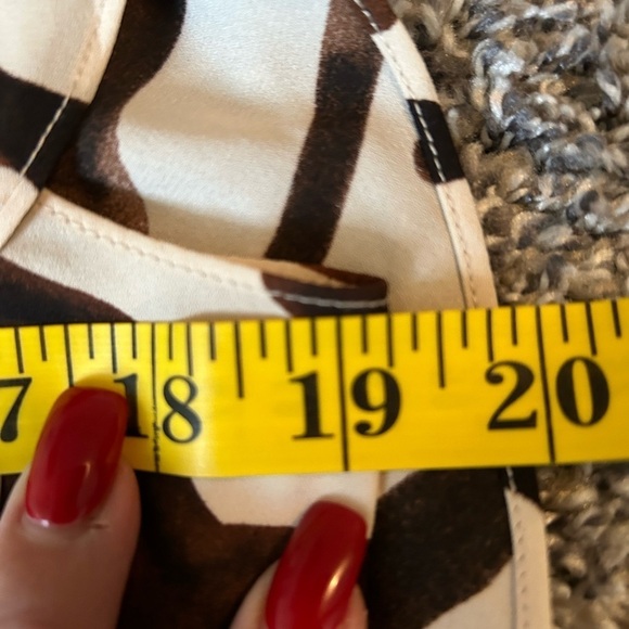 5/$25 Cabi zebra print chiffon lightweight ruffled sleeve blouse size small - Picture 7 of 9